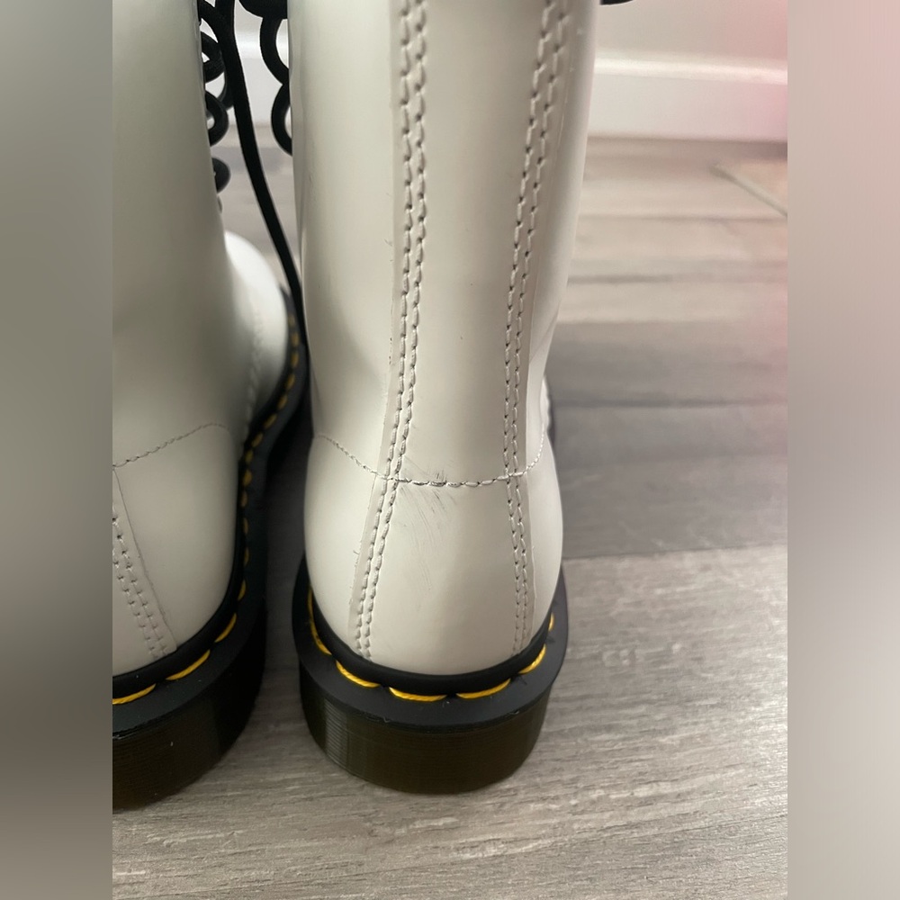 DR. MARTENS 1460 WOMEN'S SMOOTH LEATHER LACE UP BOOTS - Picture 14 of 16